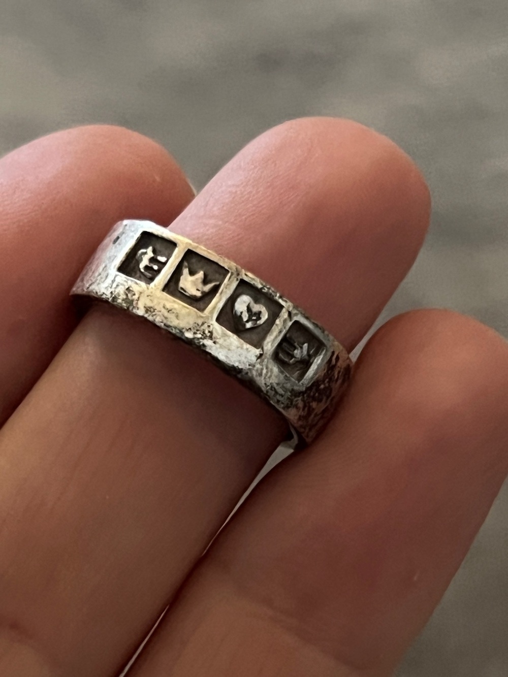 ❤️🤝👑 Sterling Silver Unique Contemporary Claddagh Band Ring with Square Inlay